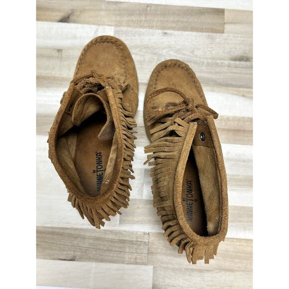 Minnetonka Fringe Wedge Boots 7.5 Tan Suede Boho Festival Retro Western Y2K - Picture 8 of 11